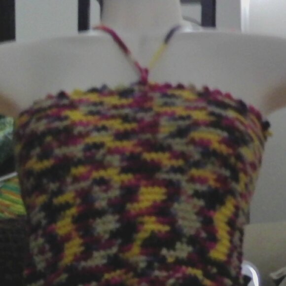 CROP TOP (SML) - Picture 1 of 2